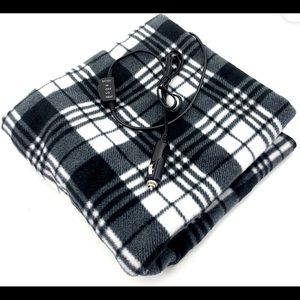 Treksafe Automotive 12v Heated Travel Blanket Black & White